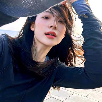 直播间实拍：顶流绯闻旧照被扒，服务器被挤瘫痪